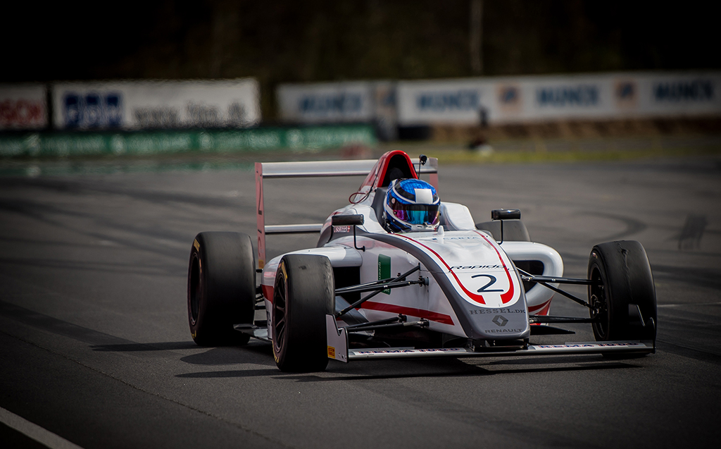 Christian Rasmussen viste flot kørsel i debuten i Formel 4. Nu kører han i USA